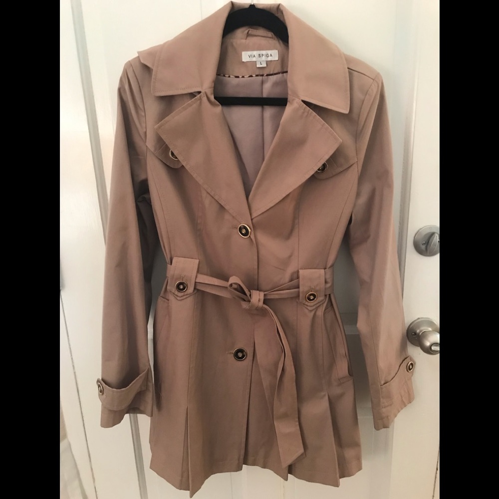 Trench, resists rain,pleats,leopard trim,hood,L